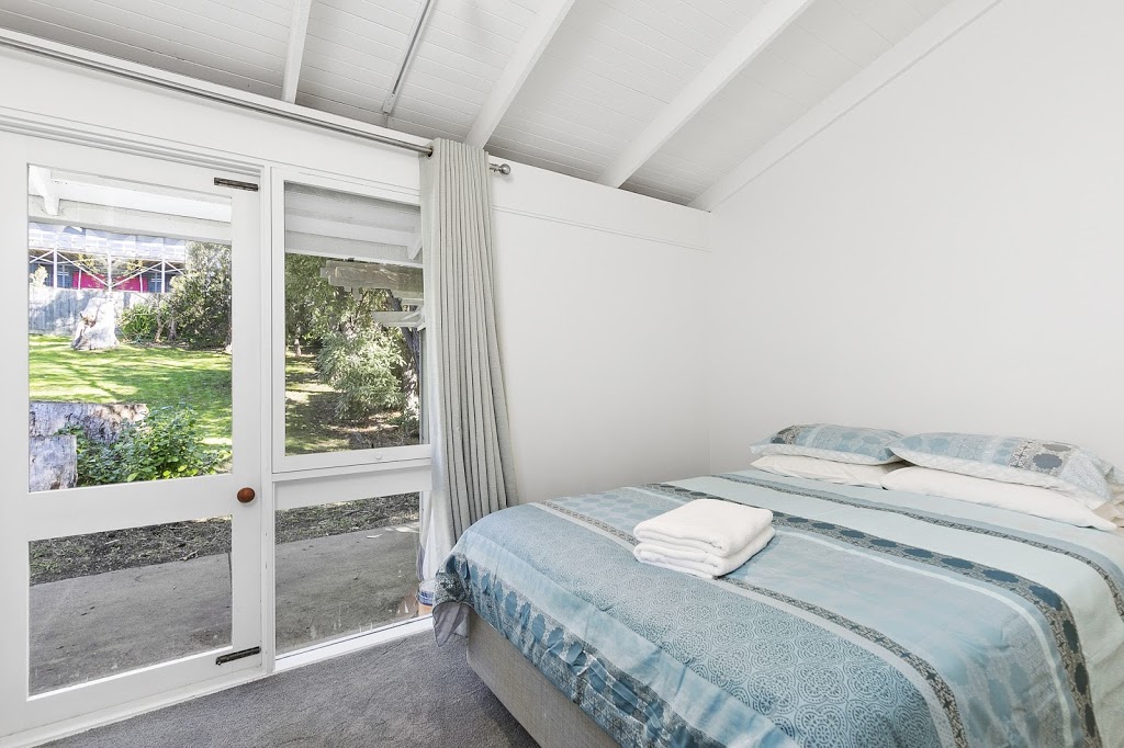 Salt Air - Lorne Holiday Stays | 148 Smith St, Lorne VIC 3232, Australia | Phone: 0497 226 952