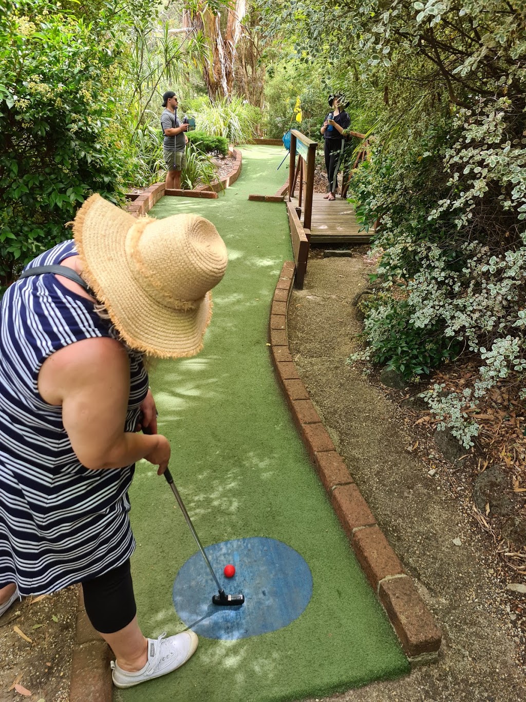 Grampians Adventure Golf & MOCO Gallery | 475-481 Grampians Rd, Halls Gap VIC 3381, Australia | Phone: (03) 5356 4664