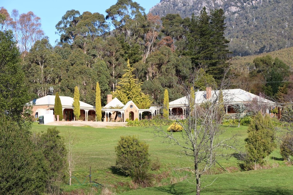 Mount Roland Country Lodge | 10 Deacons Cl, Claude Road TAS 7306, Australia | Phone: 0427 866 919
