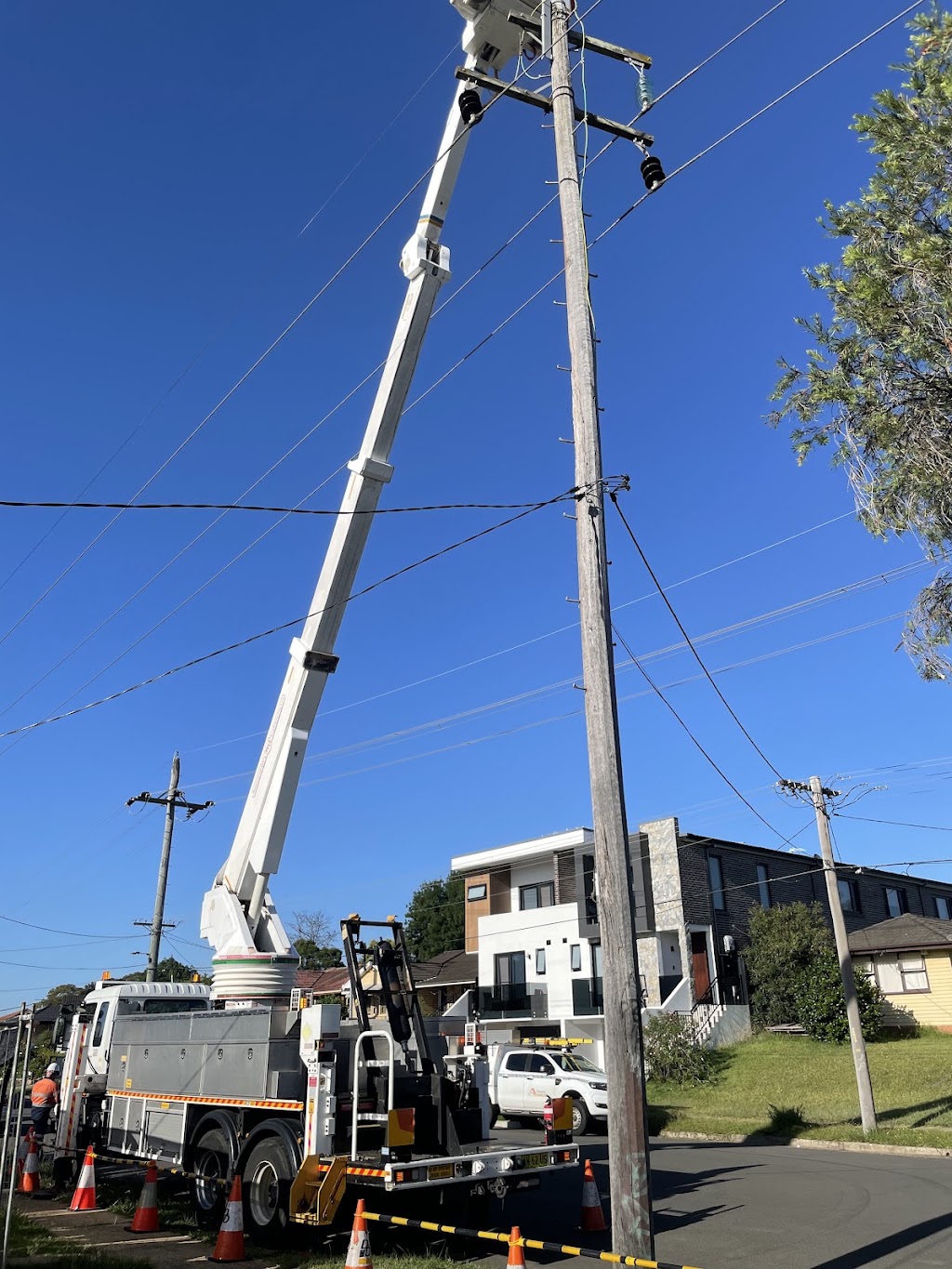 All Star Tower Hire | 21 May Ave, Rossmore NSW 2557, Australia | Phone: 0451 300 872