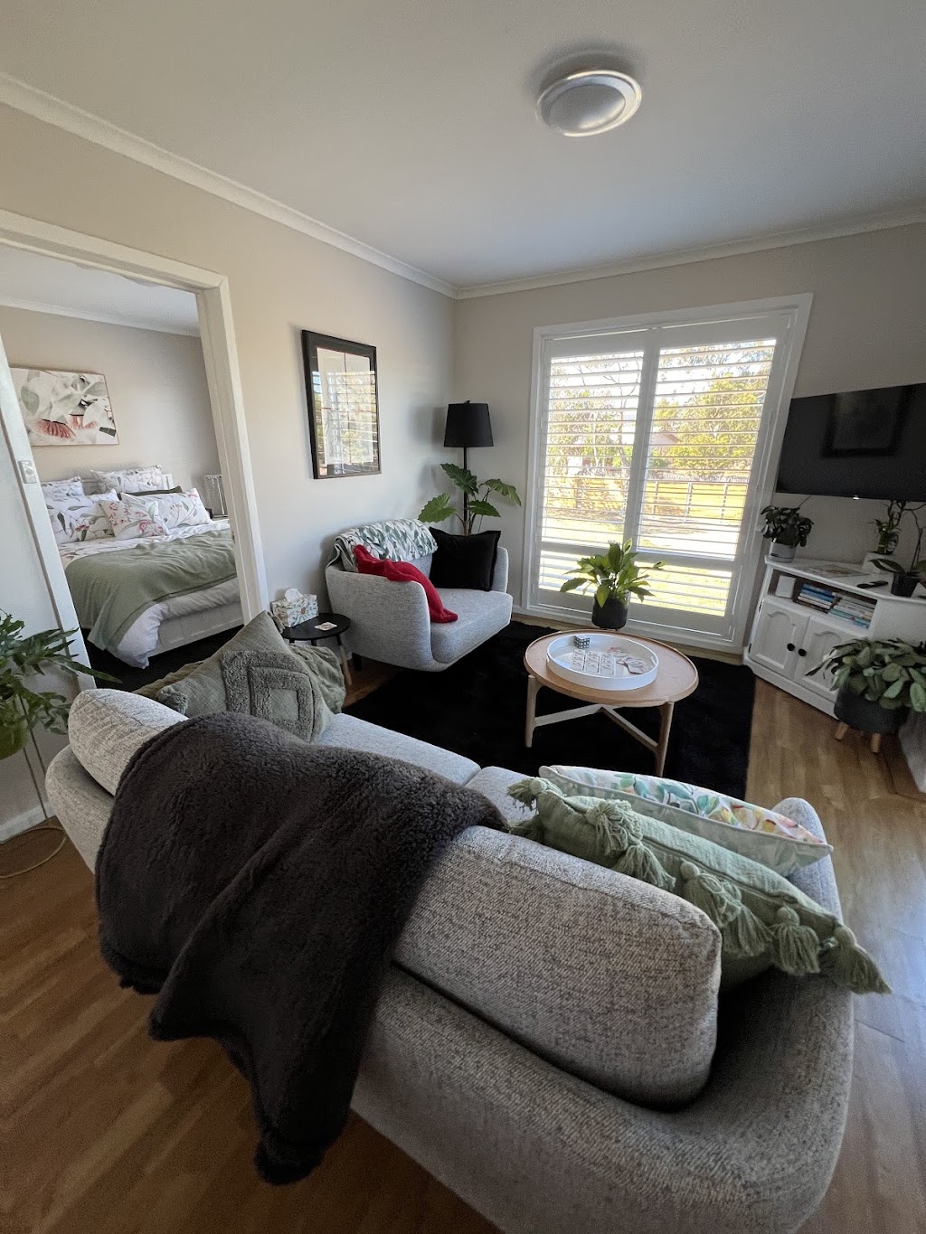 Ladybug Cottage | 12 Constance St, Dunalley TAS 7177, Australia | Phone: 0409 974 688