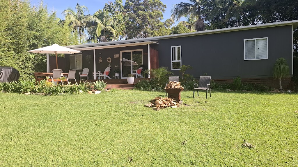 Tropical Hideaway Cottage | 27A Tropic Gardens Dr, Smiths Lake NSW 2428, Australia | Phone: 0422 428 615