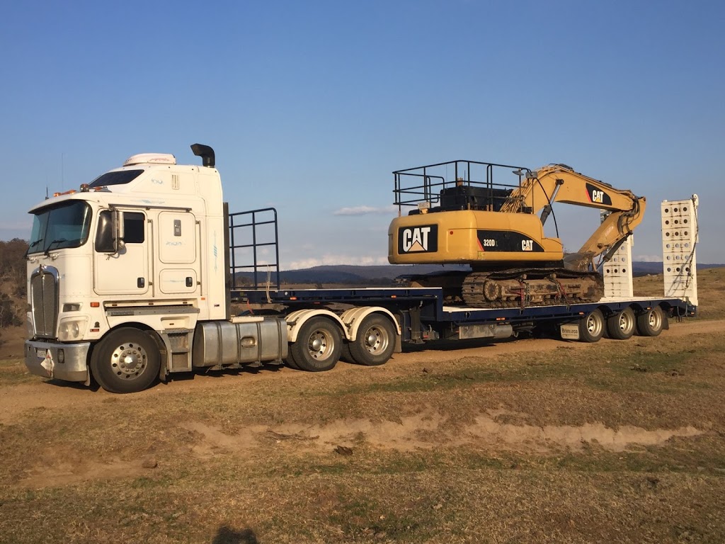 Tenterfield Transport |  | 73 Sunnyside Platform Rd, Tenterfield NSW 2372, Australia | 0488262658 OR +61 488 262 658