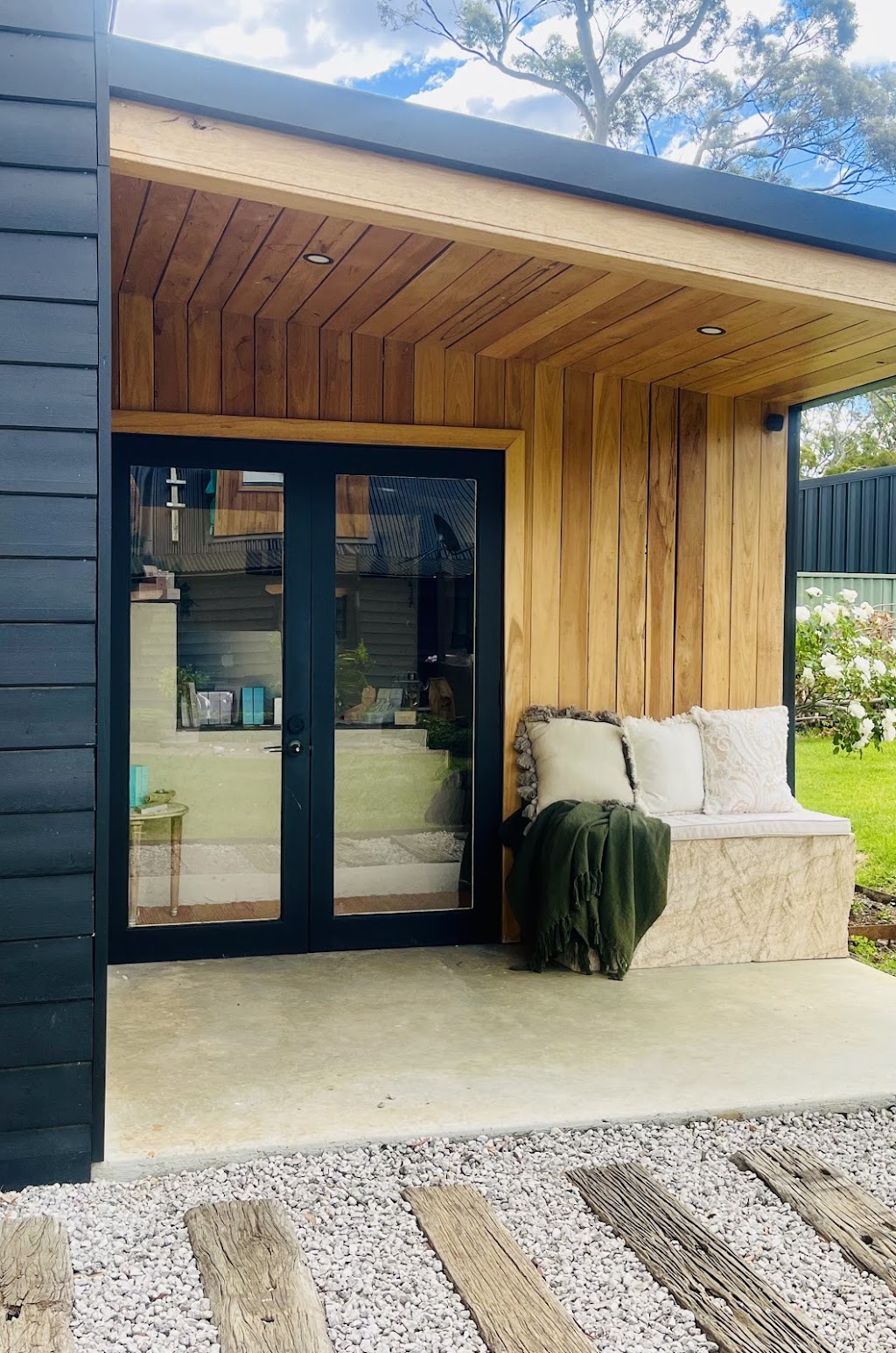 High Maintenance Heaven | 96 Old Hume Hwy, Yerrinbool NSW 2575, Australia | Phone: 0448 016 714
