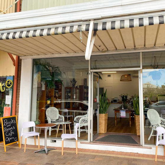 Books and Beans Cafe | cafe | 10 River St, Maclean NSW 2463, Australia | 0425294852 OR +61 425 294 852