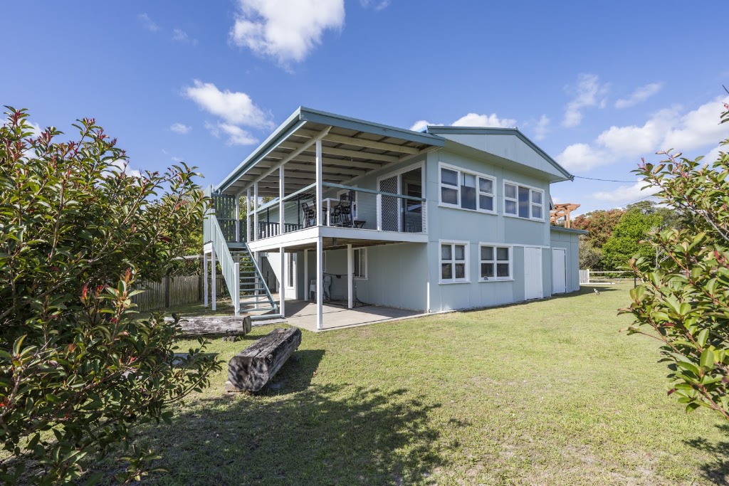 Sea Spray House | 35 Waratah Cres, Minnie Water NSW 2462, Australia | Phone: 0412 333 996