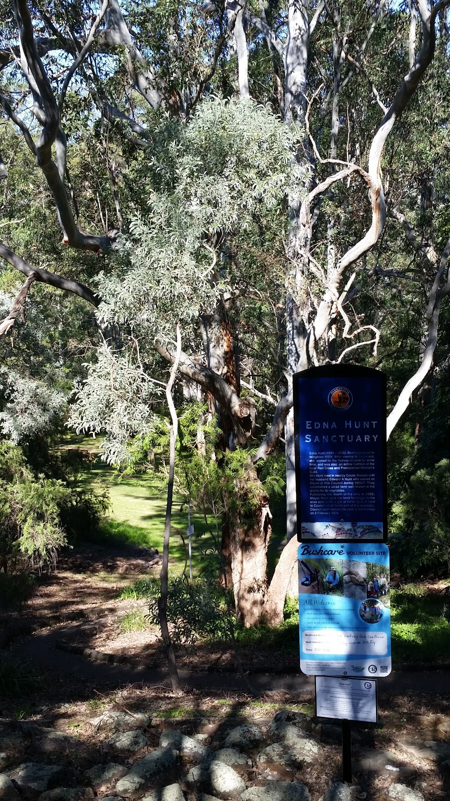 Edna Hunt Sanctuary | park | 14 Yaraan Ave, Epping NSW 2121, Australia | 0298065140 OR +61 2 9806 5140