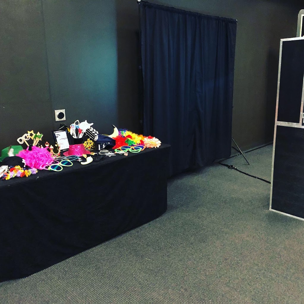 Happy Times Photo Booth Hire | 82 Grayson Dr, Scoresby VIC 3179, Australia | Phone: 0422 676 772