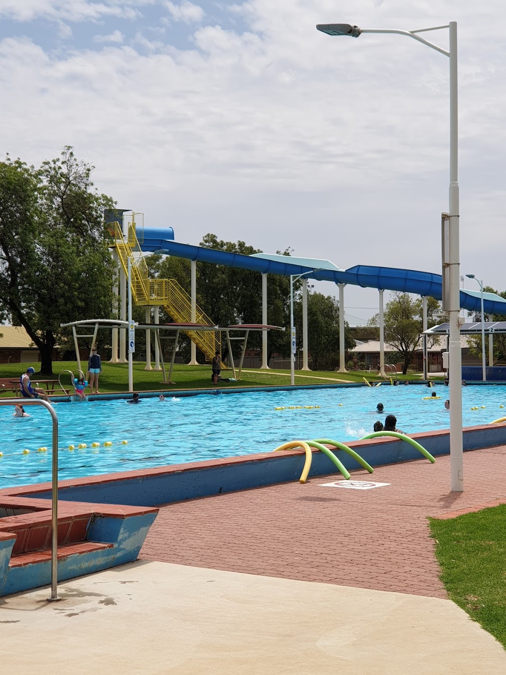 Kerang Swimming Pool |  | 21/19 Shadforth St, Kerang VIC 3579, Australia | 0354522062 OR +61 3 5452 2062