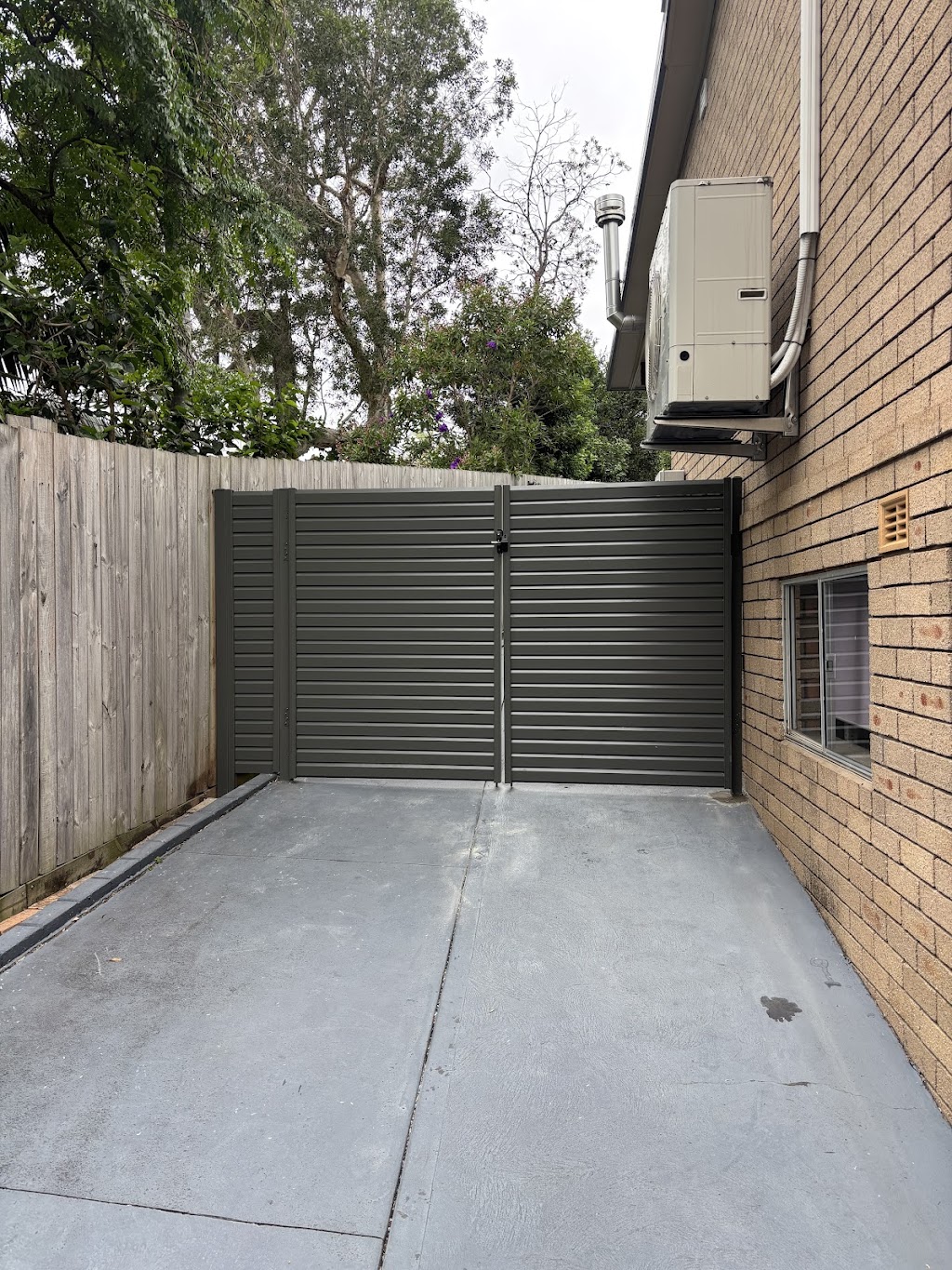 Fence Builders Illawarra | 23 The Esplanade, Oak Flats NSW 2529, Australia | Phone: 0488 158 286