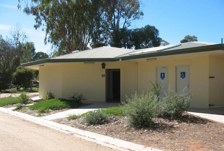 Tocumwal Tourist Park | campground | 13 Bruton St, Tocumwal NSW 2714, Australia | 0358742768 OR +61 3 5874 2768