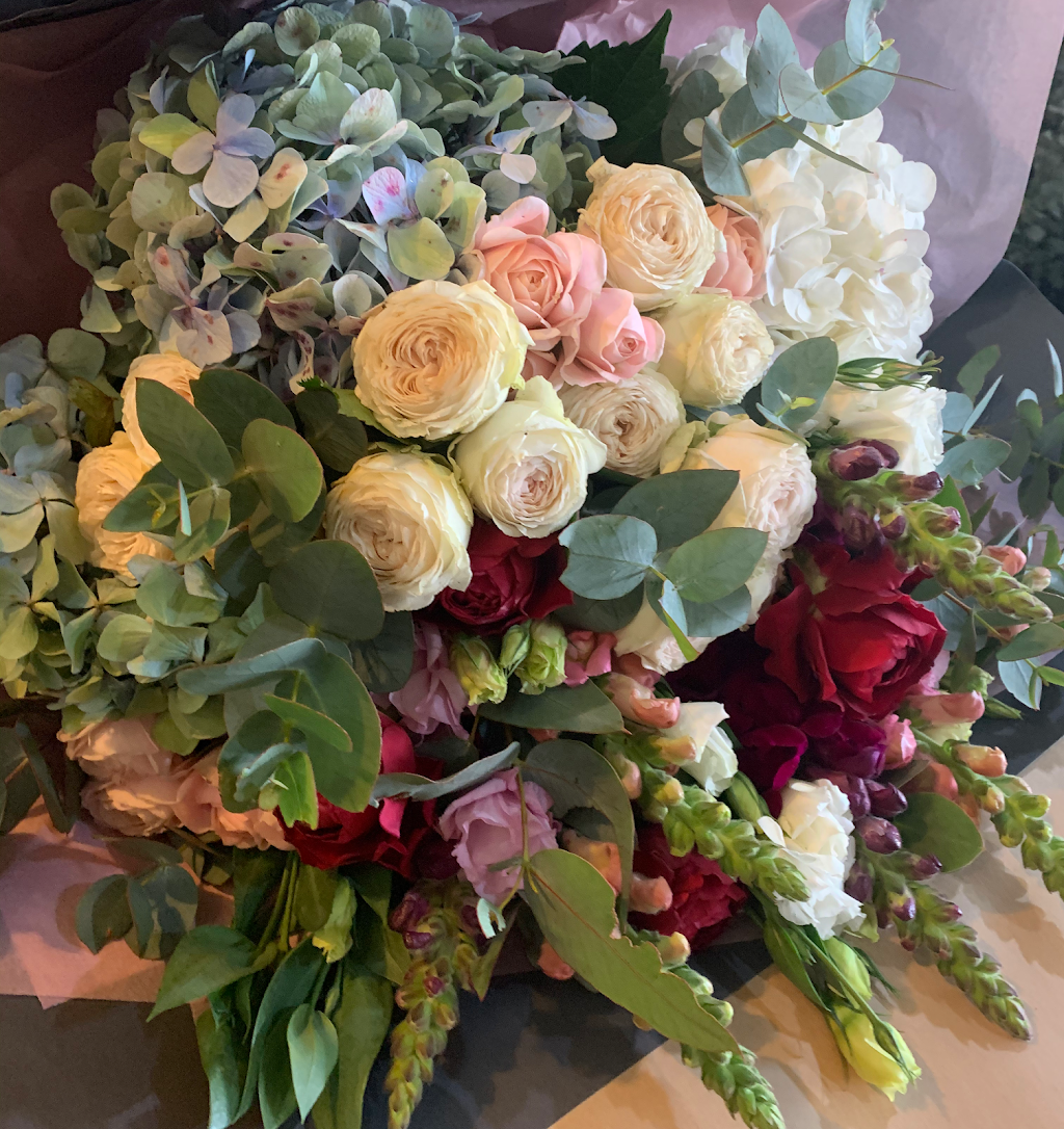 A Flower Affair | florist | 302 Melbourne Rd, Newport VIC 3015, Australia | 0393995199 OR +61 3 9399 5199