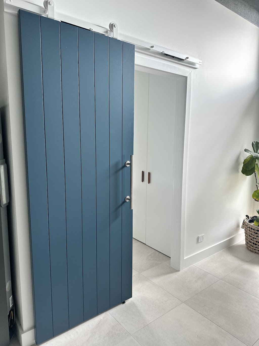Brisbane Barn Doors | 4/42 Trade St, Lytton QLD 4178, Australia | Phone: 0481 085 365