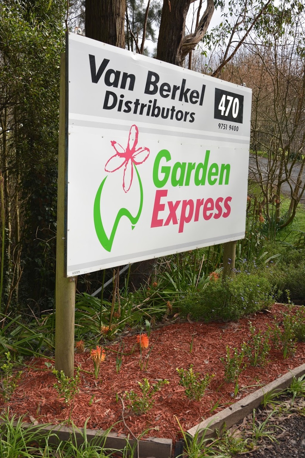 Garden Express Shop | 470 Monbulk Rd, Monbulk VIC 3793, Australia | Phone: 1300 606 242