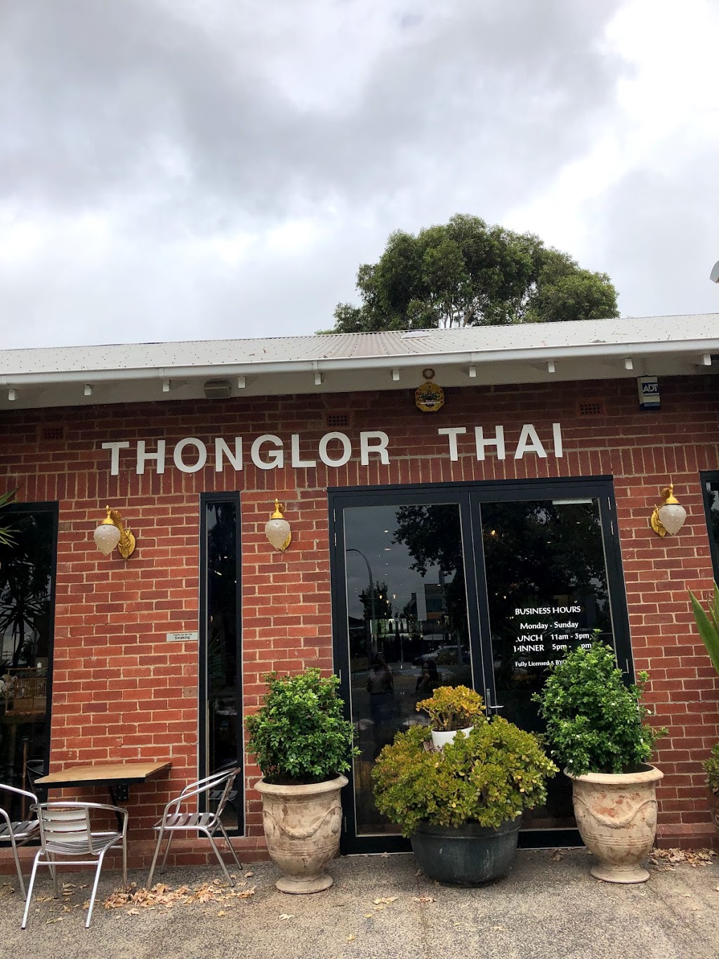Thonglor Thai Restaurant | restaurant | 40 Edgewater Blvd, Maribyrnong VIC 3032, Australia | 0393179880 OR +61 3 9317 9880