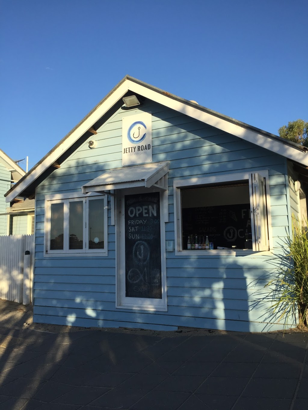 Jetty Road Fish And Chips | meal takeaway | 1 Jetty Rd, Barwon Heads VIC 3227, Australia | 0458654629 OR +61 458 654 629