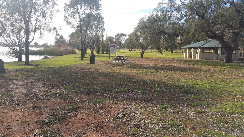 Lake Cullulleraine Holiday Park | campground | 5302 Sturt Hwy, Cullulleraine VIC 3496, Australia | 0350282226 OR +61 3 5028 2226