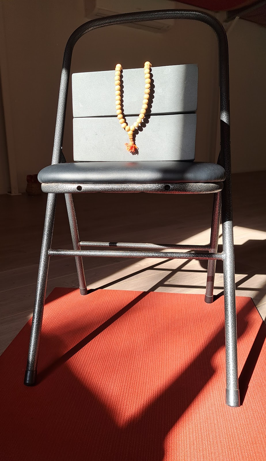 Yoga with Laura | 24 Figtree Dr, Diamond Beach NSW 2430, Australia | Phone: 0404 866 089