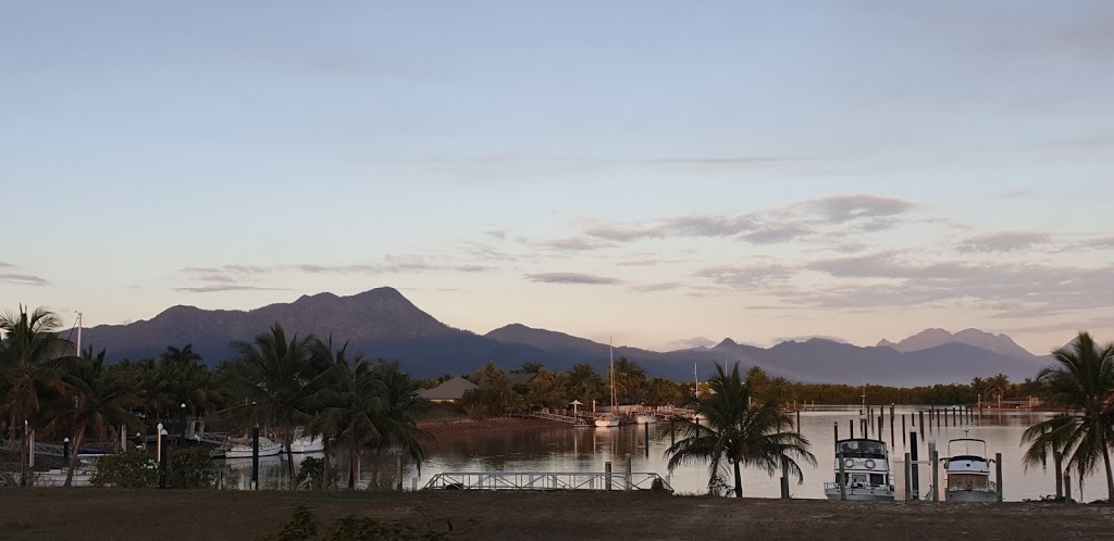 Hinchinbrook Holiday Apartments | 10-14/2 Poinciana Blvd, Cardwell QLD 4849, Australia | Phone: (07) 4066 2250