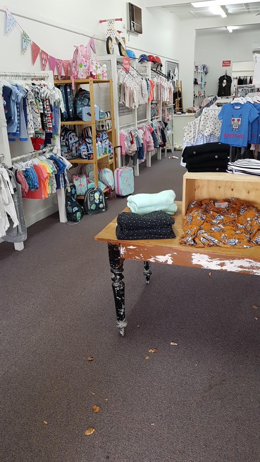 Millys Ladies And Kidswear | clothing store | 100 Henty St, Casterton VIC 3311, Australia | 0355811707 OR +61 3 5581 1707