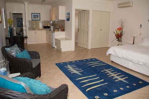 Paradise Beach Apartments | lodging | 119 Walmer Ave, Sanctuary Point NSW 2540, Australia | 0414428832 OR +61 414 428 832