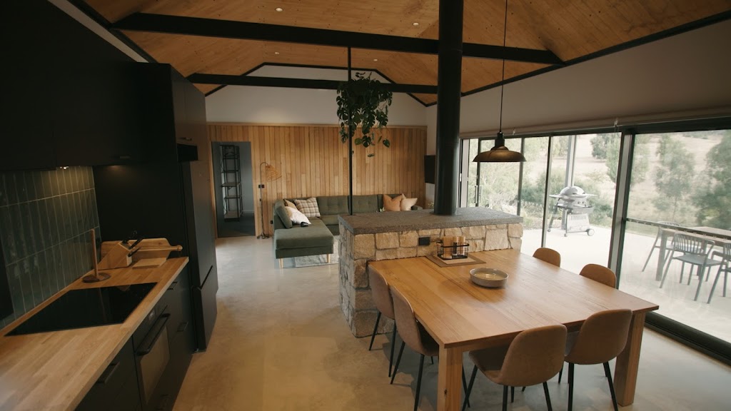 Switchback Stays | 321 Kurrajong Gap Rd, Bethanga VIC 3691, Australia | Phone: 0494 079 554