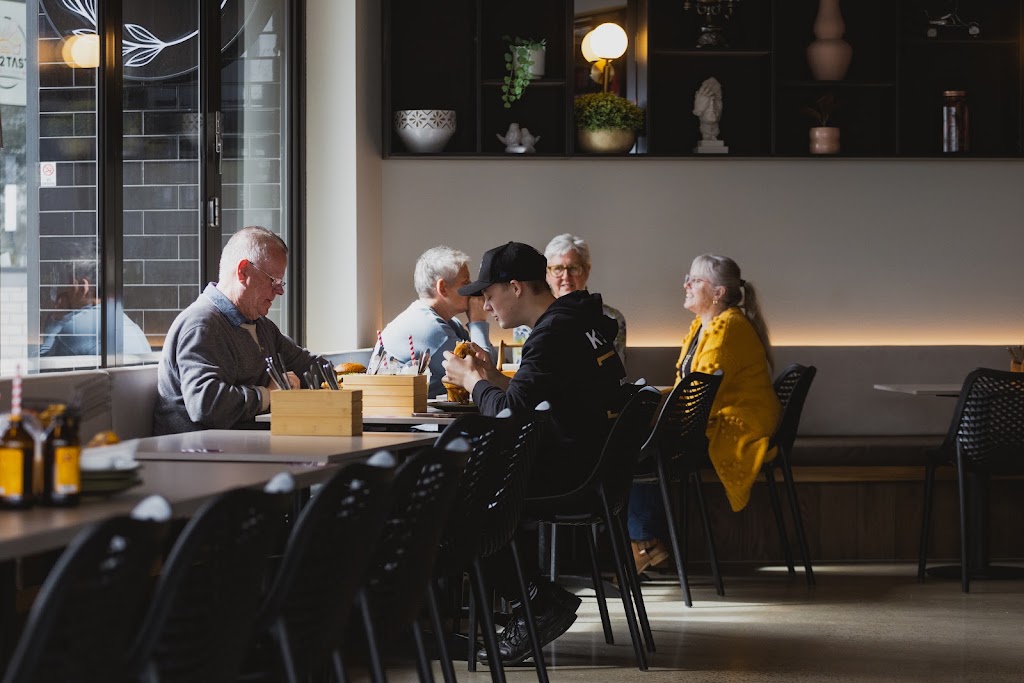 The Local Eatery Cafe, Bar & Restaurant | Shop 6/40 Main St, Armstrong Creek VIC 3217, Australia | Phone: (03) 5264 7919