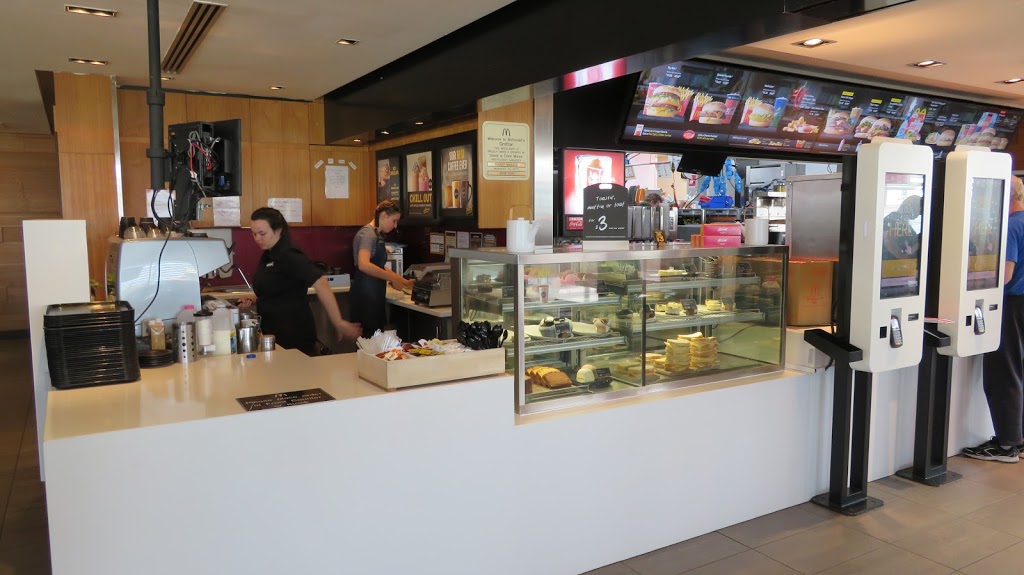 McDonalds Grafton | meal takeaway | Cnr Pacific Highway &, Spring St, Grafton NSW 2460, Australia | 0266433132 OR +61 2 6643 3132