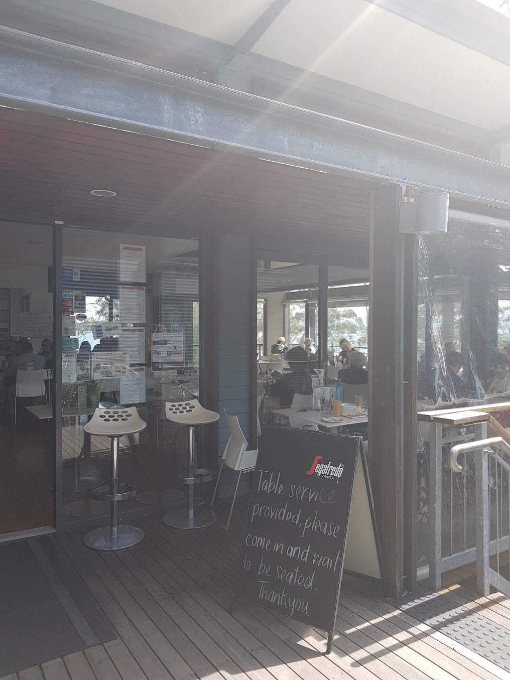 The Lakehouse Cafe | cafe | 11 Shoreside Row, Murrays Beach NSW 2281, Australia | 0249711745 OR +61 2 4971 1745