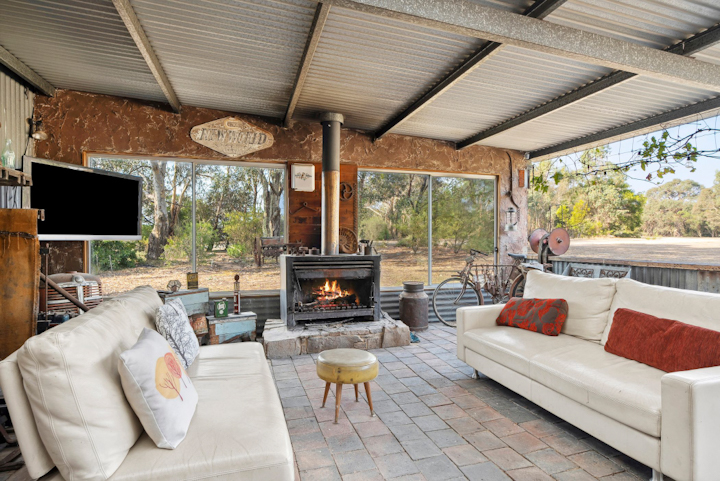 Unique Getaway She Oaks | 150 East Rd, She Oaks VIC 3331, Australia | Phone: 0481 558 599