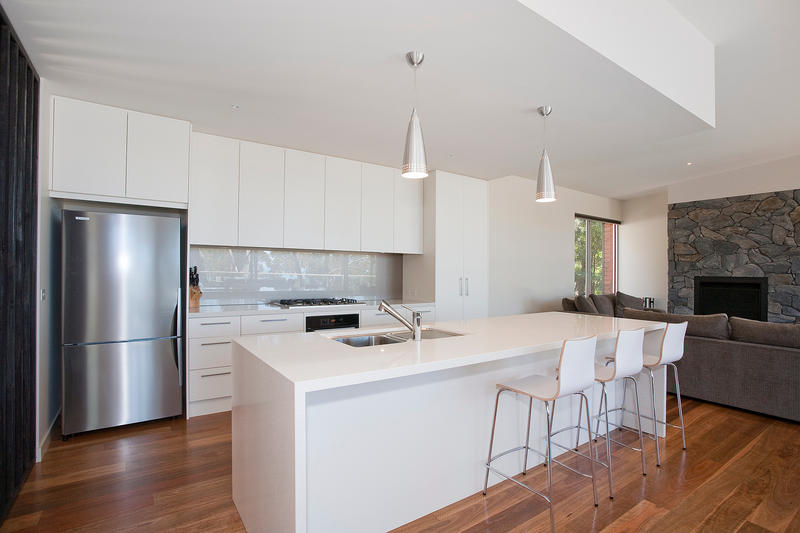 VUE DE MER Holiday Home Lorne | 24C Toorak Terrace, Lorne VIC 3232, Australia | Phone: (03) 5289 4233