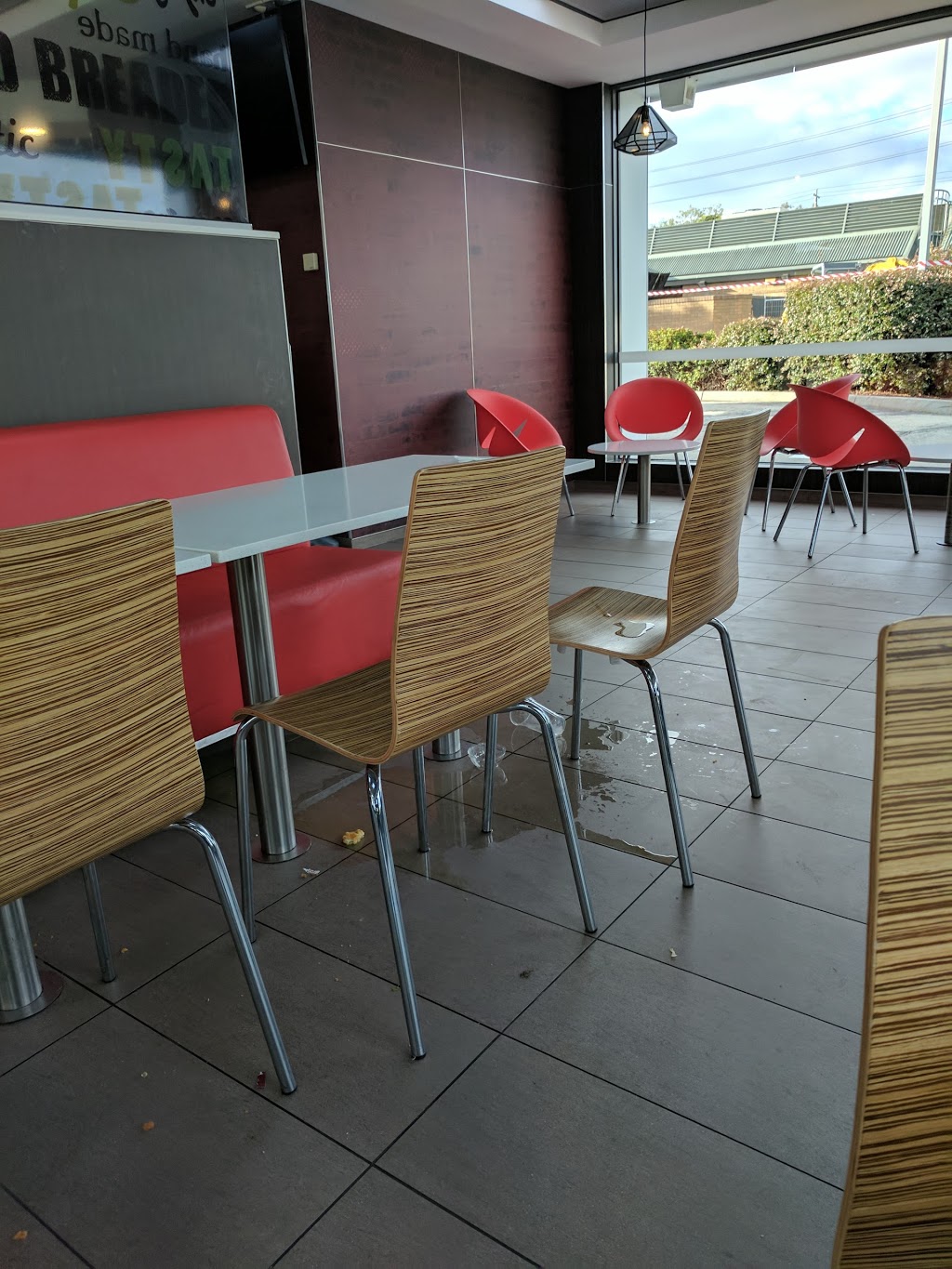 KFC Altona North | meal takeaway | 168 Millers Rd, Altona North VIC 3025, Australia | 0393144003 OR +61 3 9314 4003