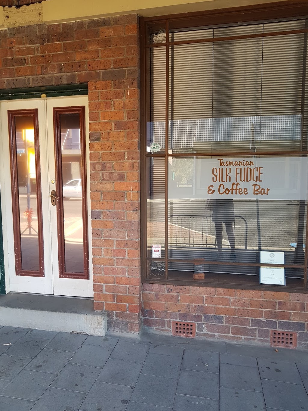 Tasmania Silk Fudge & Coffee Bar | cafe | 1/70 Gilbert St, Latrobe TAS 7307, Australia | 0406088535 OR +61 406 088 535