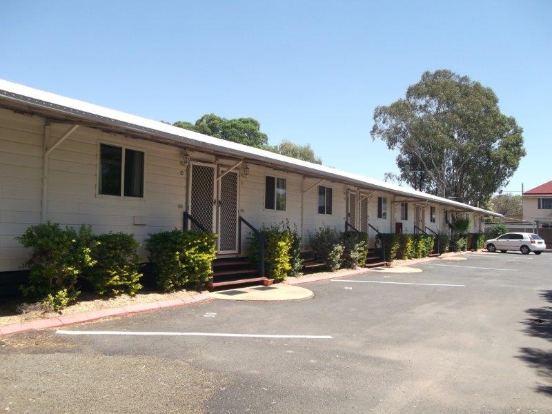 Bottle Tree Gardens Motel | lodging | 22 Bowen St, Roma QLD 4455, Australia | 0746226111 OR +61 7 4622 6111