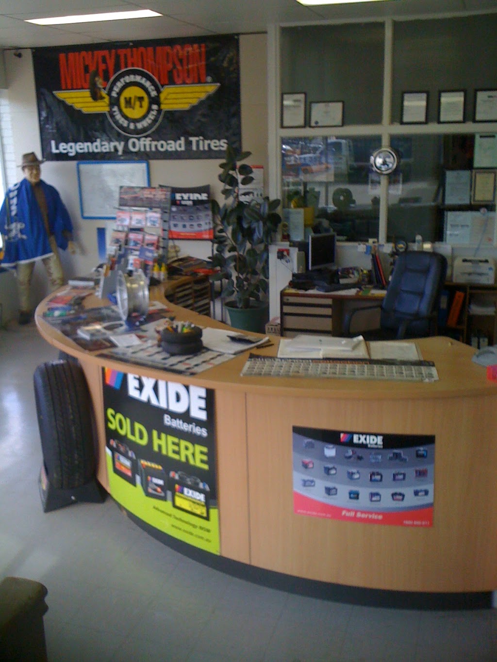 Simos Tyre & Service | car repair | 6 Macquarie St, Cowra NSW 2794, Australia | 0263421388 OR +61 2 6342 1388