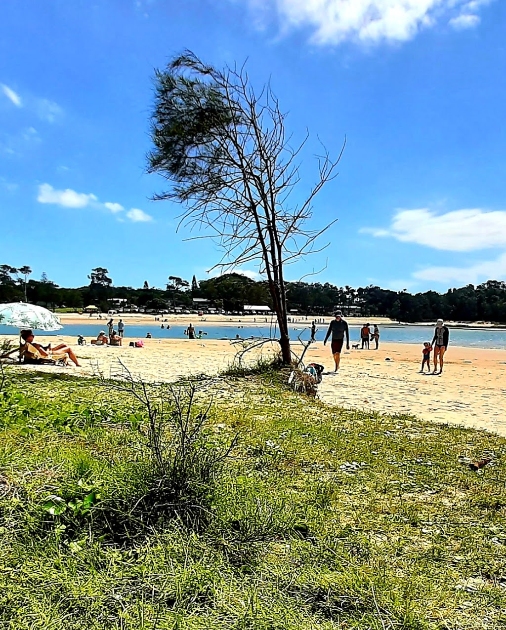Lake Cathie Beach | natural feature | Lake Cathie Beach, Illaroo Rd, Lake Cathie NSW 2445, Australia | 0265818111 OR +61 2 6581 8111