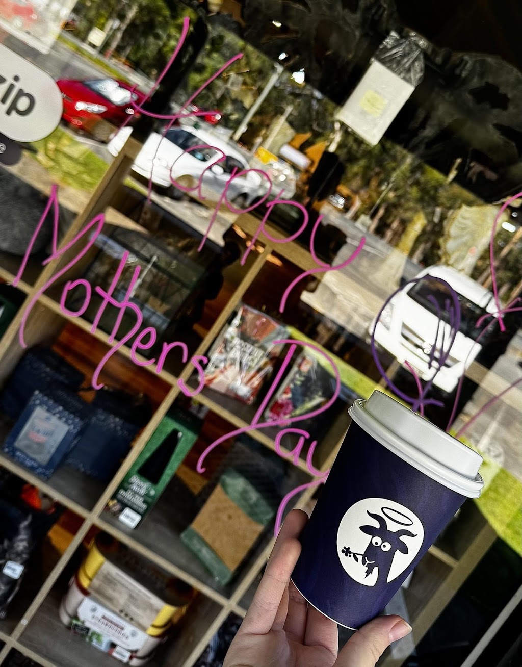Loggers Hut Gift Shop & Espresso Bar | 1/239 High St, Wauchope NSW 2446, Australia | Phone: (02) 6586 4439