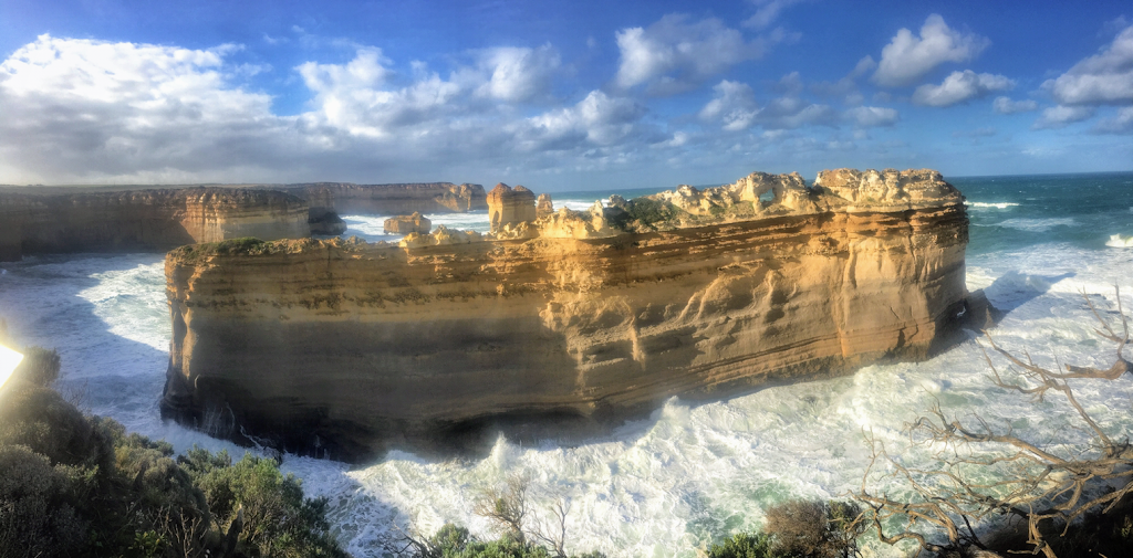 Port Campbell Visitor Information Centre | travel agency | 26 Morris St, Port Campbell VIC 3269, Australia | 1300137255 OR +61 1300 137 255