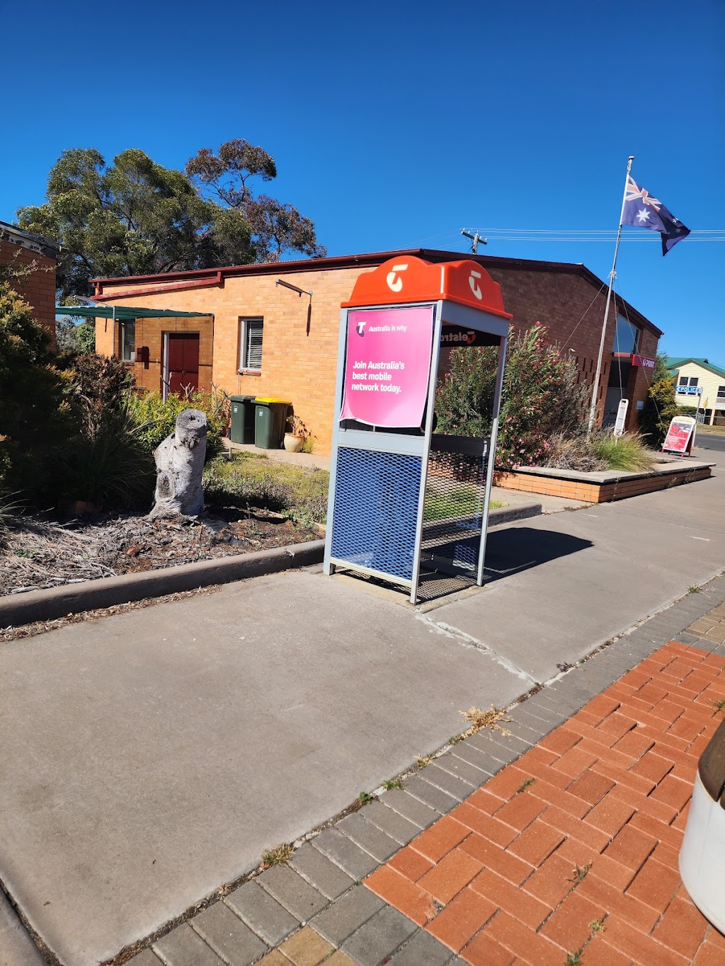 Telstra Payphone | 10 Sara St, Meandarra QLD 4422, Australia | Phone: 1800 011 433