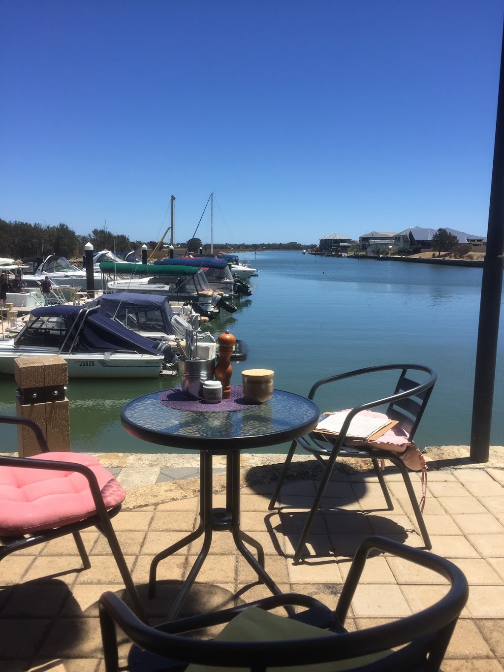 Mariners Cove | cafe | 40 Darwin Terrace, Dudley Park WA 6210, Australia