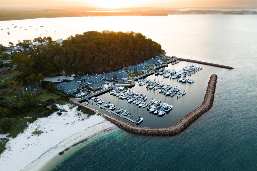 Ray White Marine Hunter Region & Central Coast | 1 Nanda St, Marmong Point NSW 2284, Australia | Phone: 0456 627 463