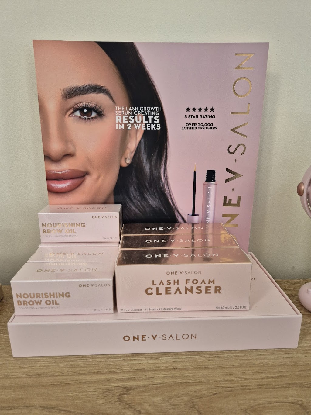 Lash Bloom CQ | 5 Donovan Cres, Dysart QLD 4745, Australia | Phone: 0483 799 254