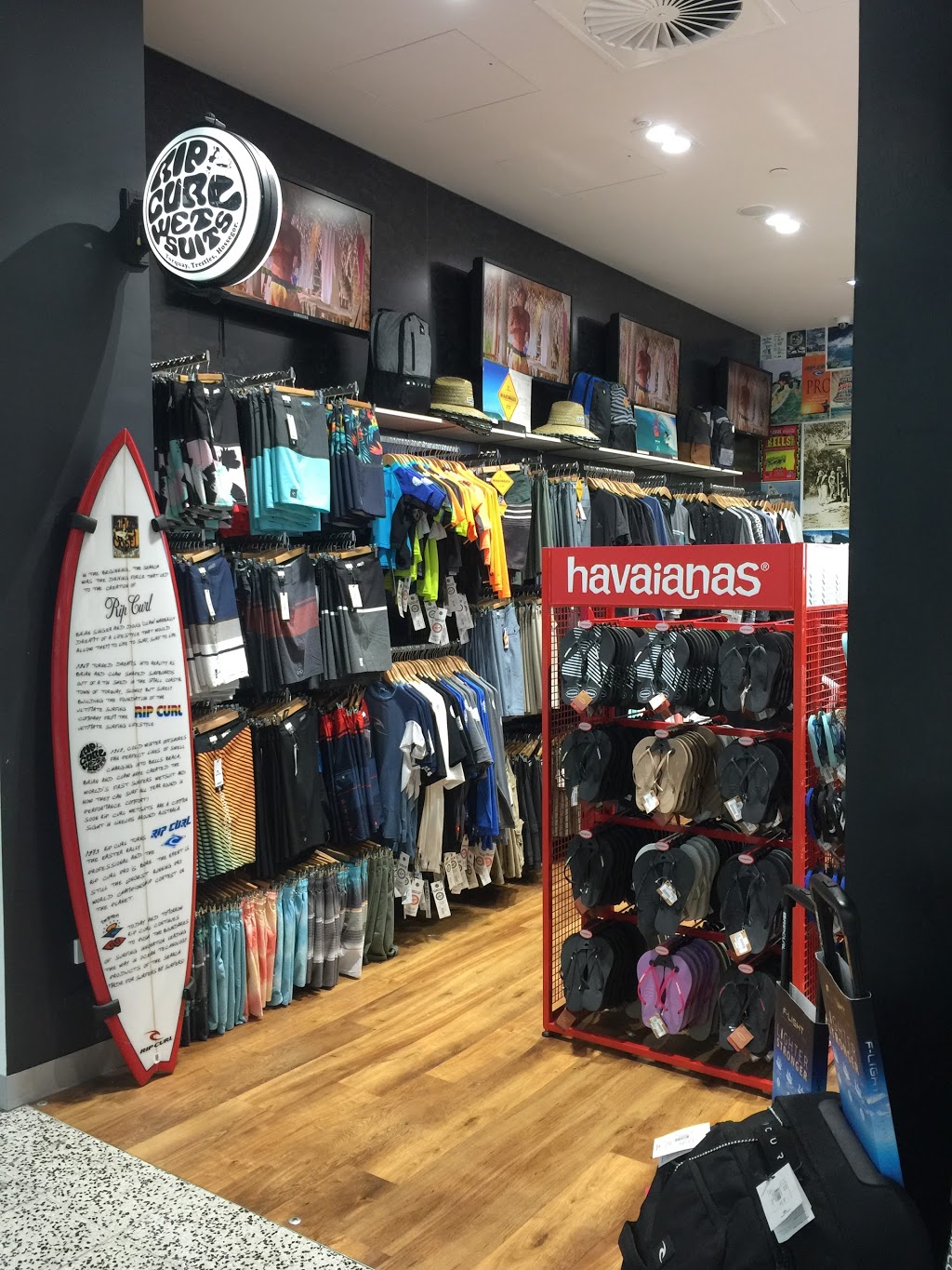 Rip Curl Tullamarine - International | clothing store | Sky Plaza T2, Melbourne Airport Terminal, 2/11 Airport Dr, Melbourne Airport VIC 3045, Australia | 0393303591 OR +61 3 9330 3591