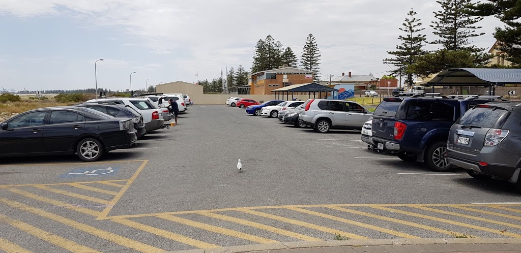 Largs Foreshore Car Park | parking | Lady Gowrie Dr, Largs Bay SA 5016, Australia