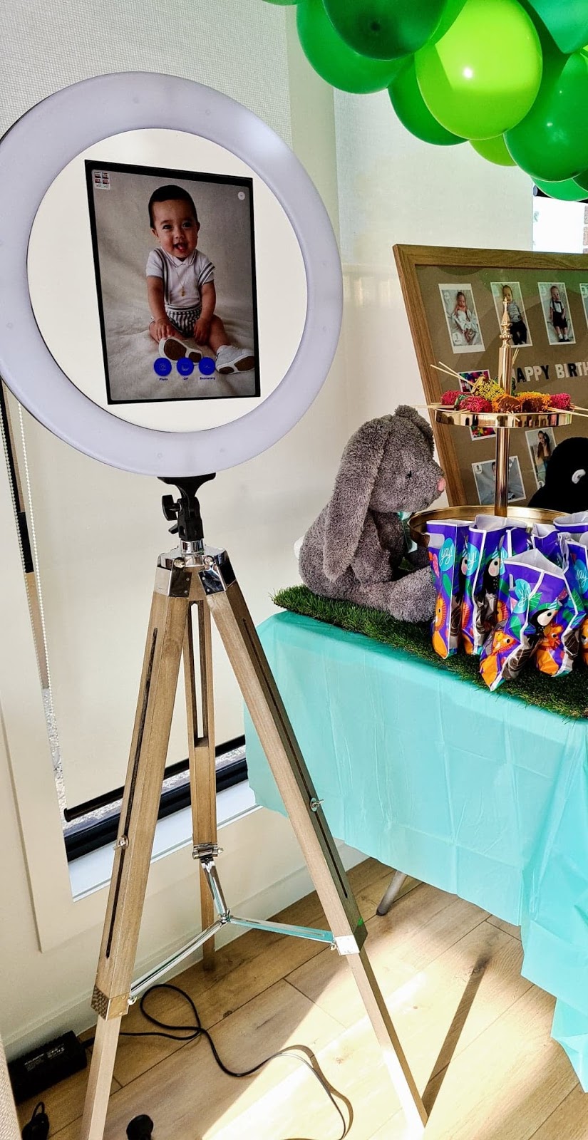 Selfie Me photobooth | home goods store | Riggall St, Broadmeadows VIC 3047, Australia | 0411223457 OR +61 411 223 457