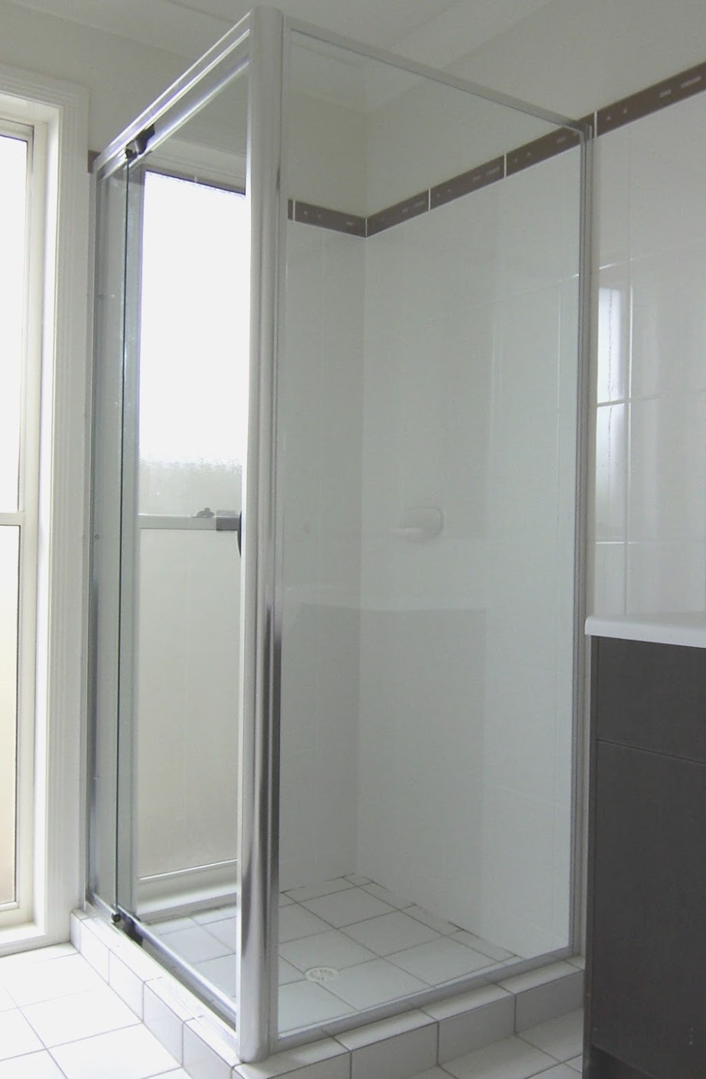 Shower Enclosure Service | 666 Gympie Rd, Lawnton QLD 4501, Australia | Phone: (07) 3205 6066