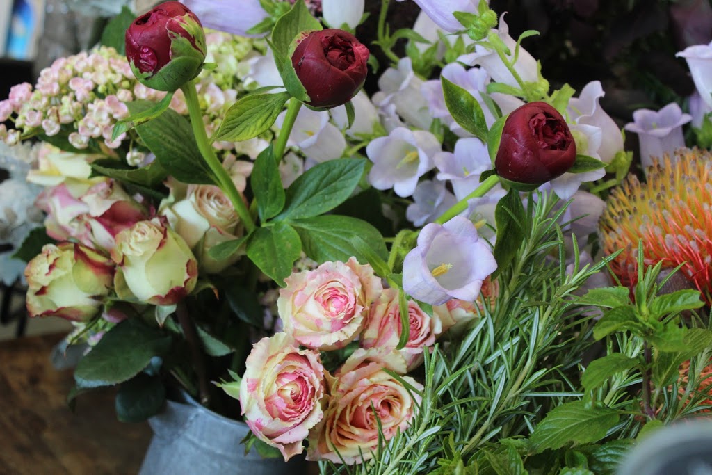 Abricot Florist in Mount Eliza | 42 Mount Eliza Way, Mount Eliza VIC 3930, Australia | Phone: (03) 8900 8965