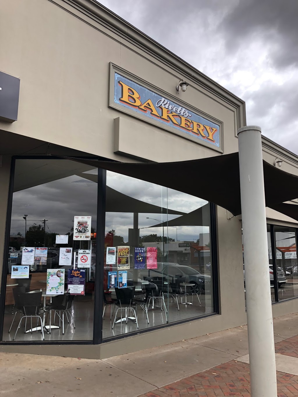 Rivetts Bakery | bakery | 104 Chapman St, Swan Hill VIC 3585, Australia | 0350323627 OR +61 3 5032 3627