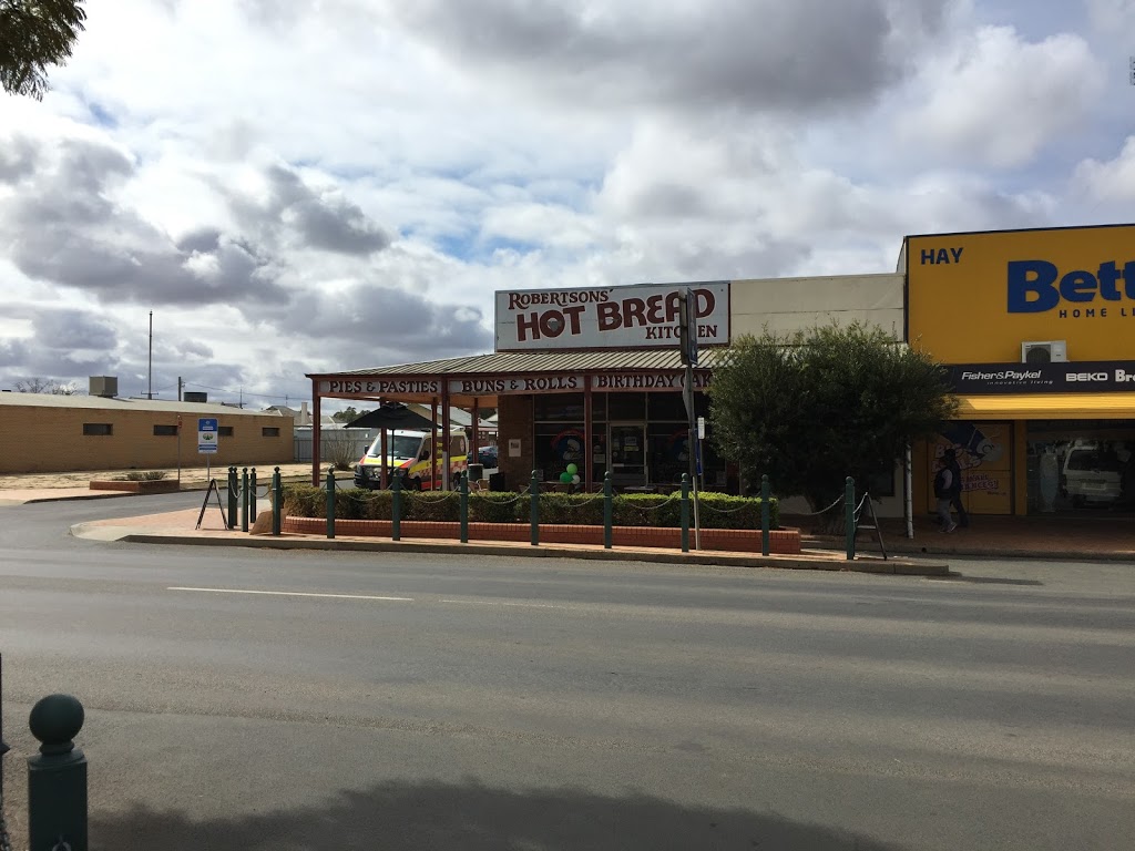 Robertsons Hot Bread Kitchen | 149 Lachlan St, Hay NSW 2711, Australia | Phone: (02) 6993 1130