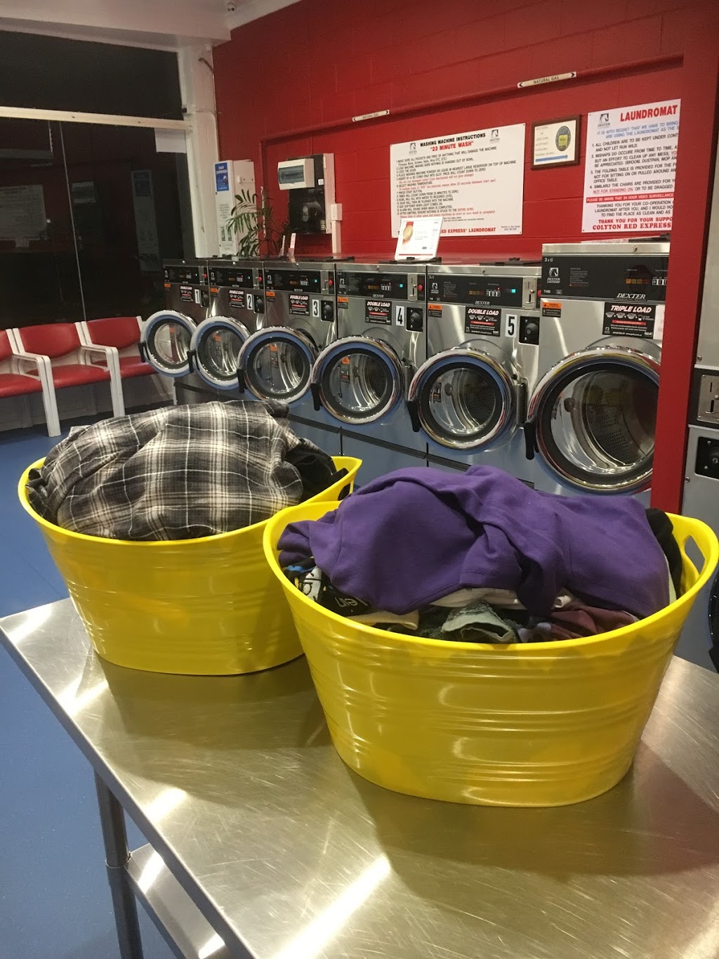 Colyton Red Express Laundromat | shop 9/30 Day St, Colyton NSW 2760, Australia | Phone: 0414 395 629